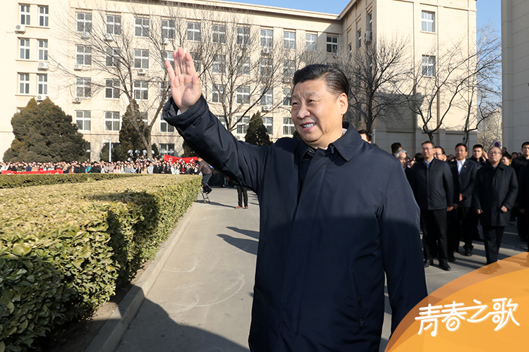 2019年1月17日，習(xí)近平在天津南開大學(xué)向?qū)W生揮手致意。